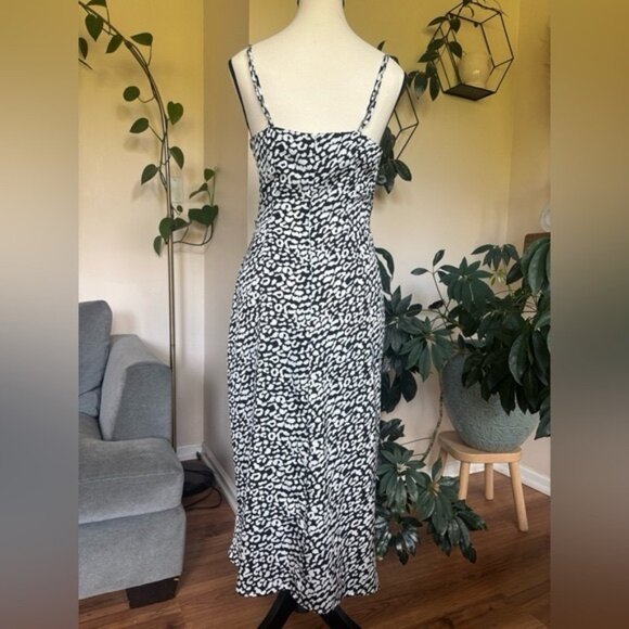 Chic Black & White Animal Print Slip Dress - Picture 5 of 6